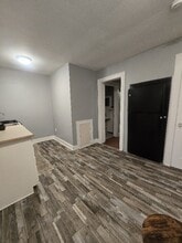 327 Rustic Ave in Mount Oliver, PA - Foto de edificio - Building Photo