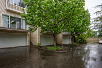 Arbor Court in Redmond, WA - Building Photo - Building Photo