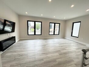 2 W 3rd Street Pl, Unit Rear in Boston, MA - Foto de edificio - Building Photo