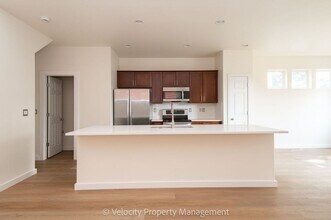 19569 Salmonberry Ct in Bend, OR - Building Photo - Building Photo