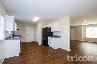 7117 Roaming Path Ct in Charlotte, NC - Foto de edificio - Building Photo