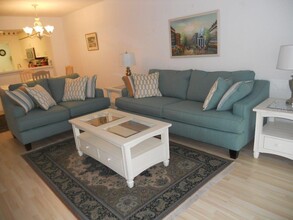 6085 Bahia Del Mar Cir in St. Petersburg, FL - Building Photo - Building Photo