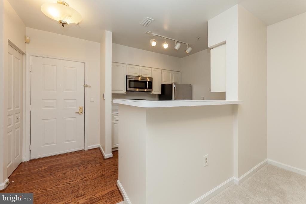 2204 Westcourt Ln in Herndon, VA - Building Photo