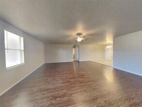 215 Bobbie Ann Ct in Granbury, TX - Building Photo - Building Photo