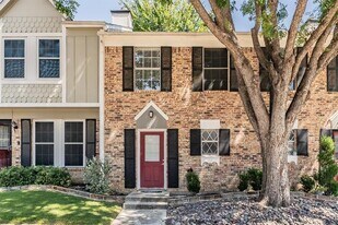 186 Merlin Way in Euless, TX - Building Photo