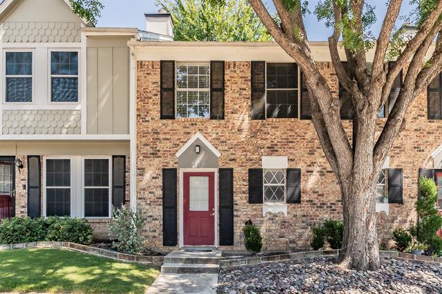 186 Merlin Way in Euless, TX - Building Photo