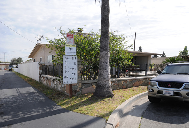 705 1/2 W 214th St in Torrance, CA - Building Photo - Building Photo