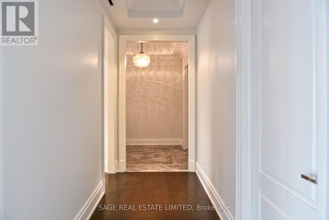 50 Yorkville Ave in Toronto, ON - Building Photo - Building Photo