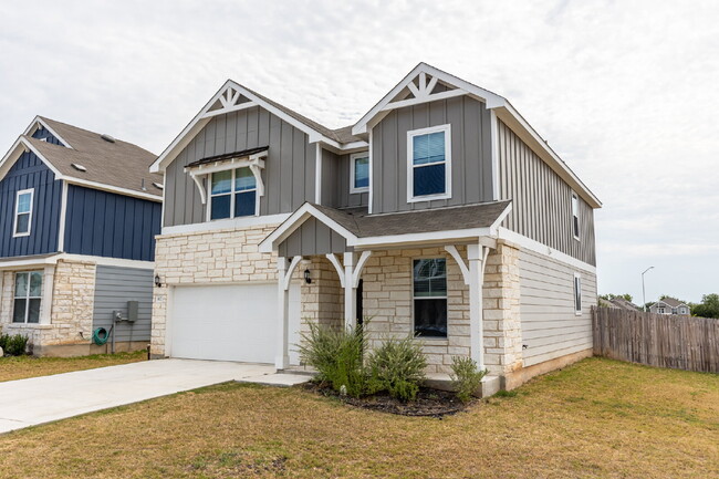 817 Beacon Hts in Seguin, TX - Building Photo - Building Photo