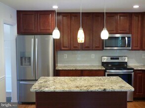 7815 Fulbright Ct in Bethesda, MD - Foto de edificio - Building Photo
