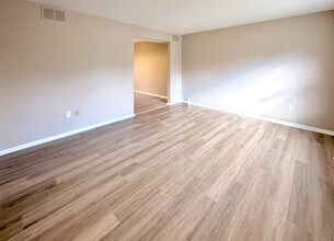 9242 Woodcreek Ct in Parkville, MD - Building Photo - Building Photo