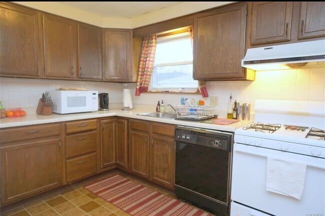 225 Sunshine Dr in Buffalo, NY - Building Photo - Building Photo