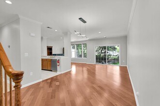 104 Pebble Brook Dr in Clifton, NJ - Building Photo - Building Photo