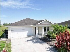 261 Richmond Ave S in Lehigh Acres, FL - Building Photo