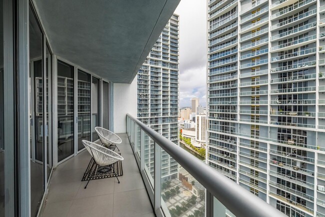 495 Brickell Ave, Unit 4008 in Miami, FL - Building Photo - Building Photo
