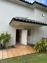 7549 NW 175th St in Hialeah, FL - Building Photo - Building Photo