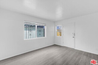 717 Ocean Front Walk in Los Angeles, CA - Building Photo - Building Photo