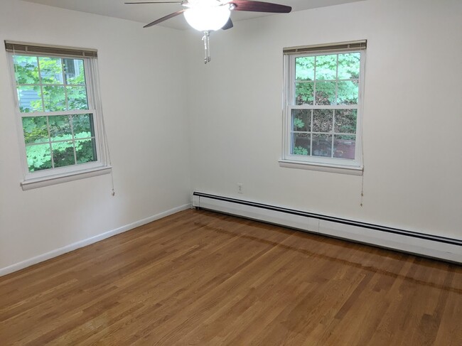 409 Lowell Ave, Unit 2 in Newton, MA - Building Photo - Building Photo