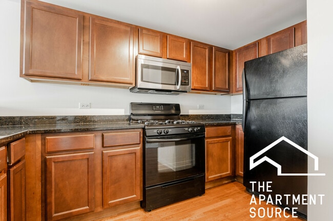 4217 W Irving Park Rd in Chicago, IL - Building Photo - Building Photo