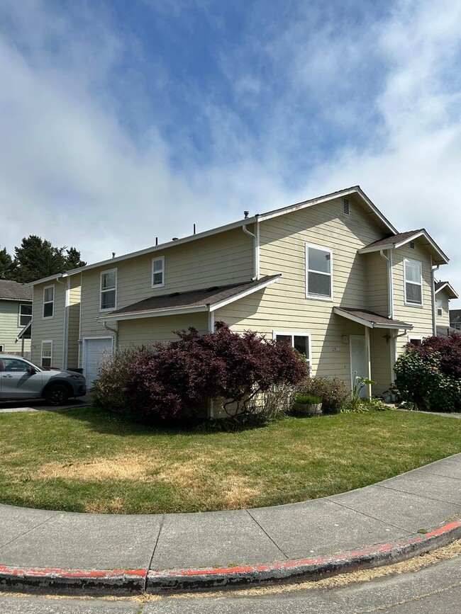 2986 Janes Creek Dr in Arcata, CA - Building Photo - Building Photo