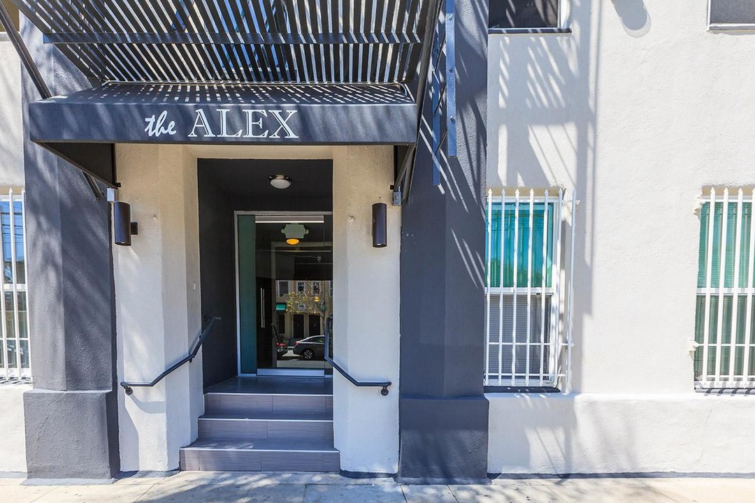 Alexandria Court Apartments in Los Angeles, CA - Building Photo