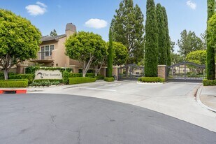 23 Anjou in Newport Beach, CA - Building Photo