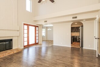 7712 W Behrend Dr in Glendale, AZ - Foto de edificio - Building Photo