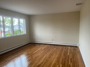 330 10th St, Unit 2nd floor in Palisades Park, NJ - Foto de edificio - Building Photo