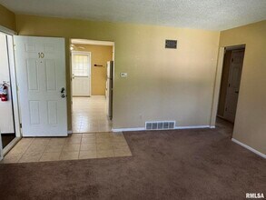 400 N 5th St in Eldridge, IA - Building Photo - Building Photo