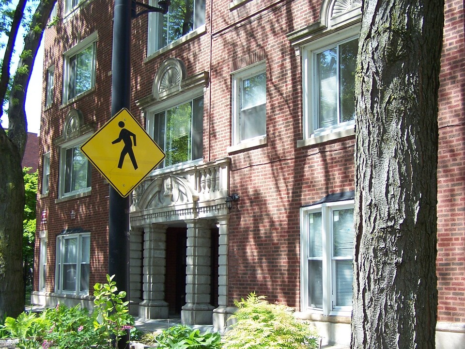 1528 W Pratt Blvd in Chicago, IL - Building Photo