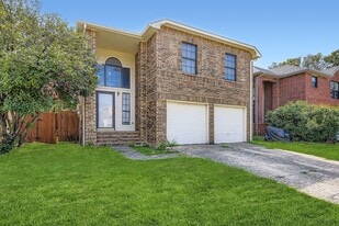 1322 Jasmine Dr in Lewisville, TX - Building Photo