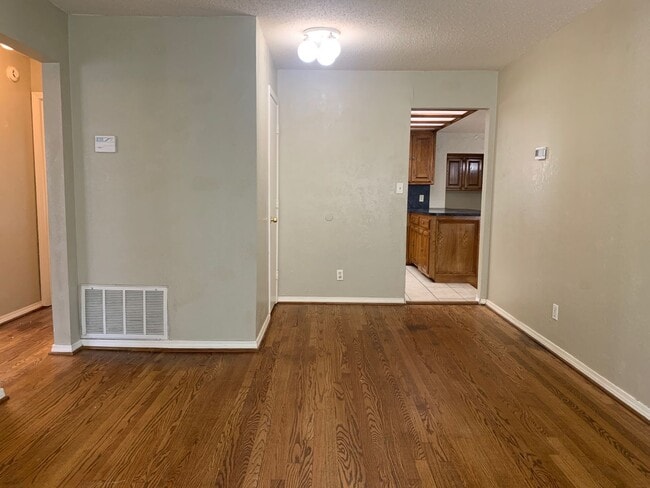 300 Russell Dr in Midwest City, OK - Building Photo - Building Photo