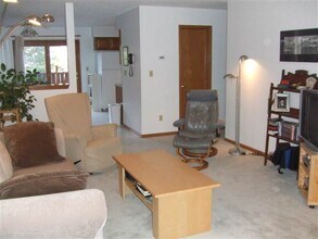236 Westside Dr in Iowa City, IA - Building Photo - Building Photo