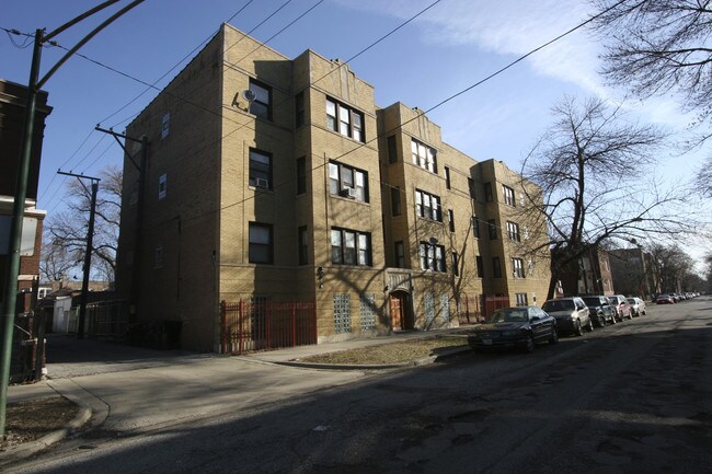 1300 N Homan Ave in Chicago, IL - Foto de edificio - Building Photo