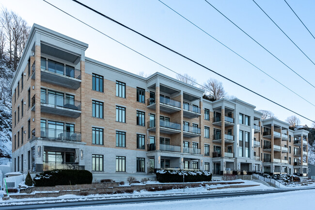 4902 Saint-Laurent St in Lévis, QC - Building Photo - Building Photo