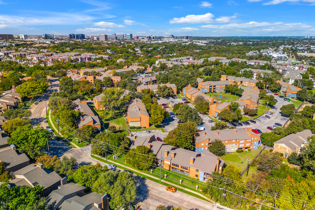 Century Park in Dallas, TX - Foto de edificio - Building Photo