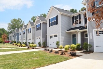 1529 39th Ave Lp NE in Hickory, NC - Foto de edificio - Building Photo