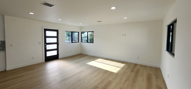 1101 Ocean Ave, Unit B in Seal Beach, CA - Building Photo - Building Photo