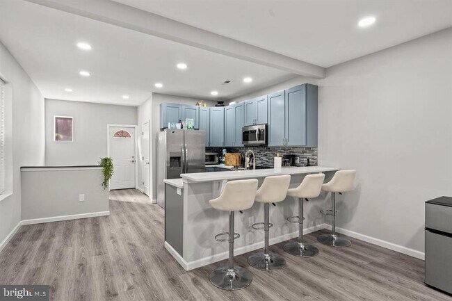 4928 Florence Ave in Philadelphia, PA - Building Photo - Building Photo