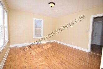 3502 67th St-Unit -Apt 2 in Kenosha, WI - Building Photo - Building Photo