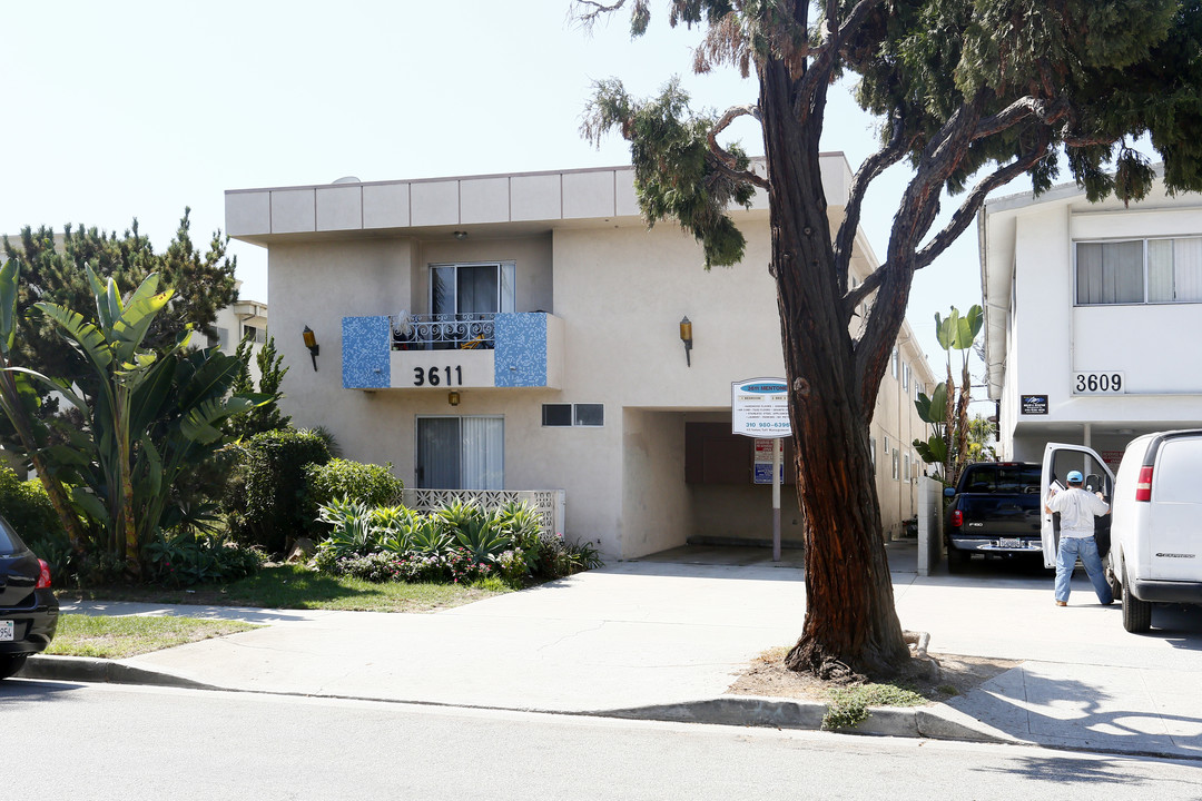 3611 Mentone Ave in Los Angeles, CA - Building Photo