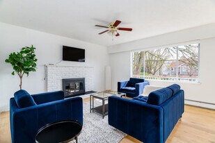 217 E 13th Ave in Vancouver, BC - Building Photo
