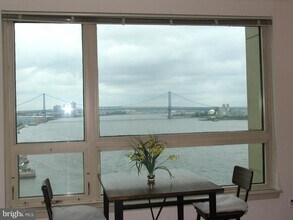 1215 S Christopher Columbus Blvd in Philadelphia, PA - Building Photo - Building Photo