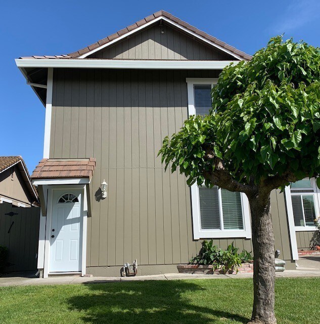 1172 Wieling Way in Petaluma, CA - Building Photo