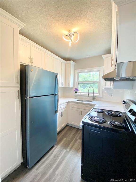 208 Point Beach Dr in Milford, CT - Building Photo - Building Photo