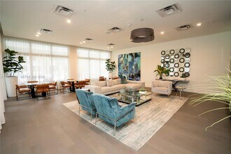 4700 NW 84th Ave in Doral, FL - Foto de edificio - Building Photo