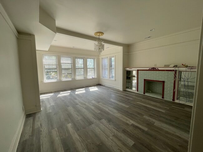 property at 3310 W Eastwood Ave