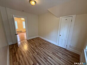 215 Woodlawn Terrace in Waterbury, CT - Building Photo - Building Photo