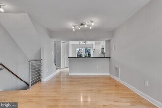 6146 Brook Dr in Falls Church, VA - Building Photo - Building Photo