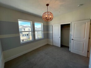 5592 Holly Bay Ave, Unit C in Dublin, CA - Building Photo - Building Photo